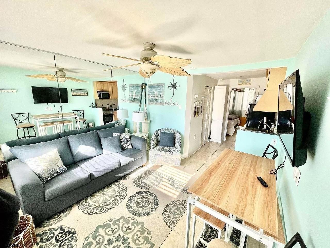 9609 Ventnor Ave - Photo 3 of 9