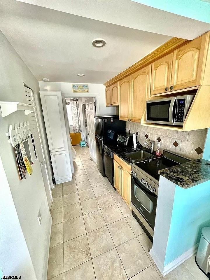 9609 Ventnor Ave - Photo 4 of 9