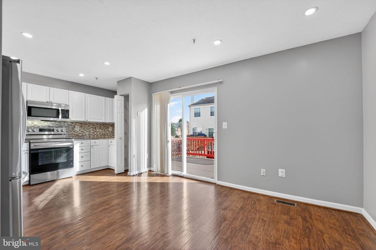 7127 Natures Rd - Photo 7 of 31