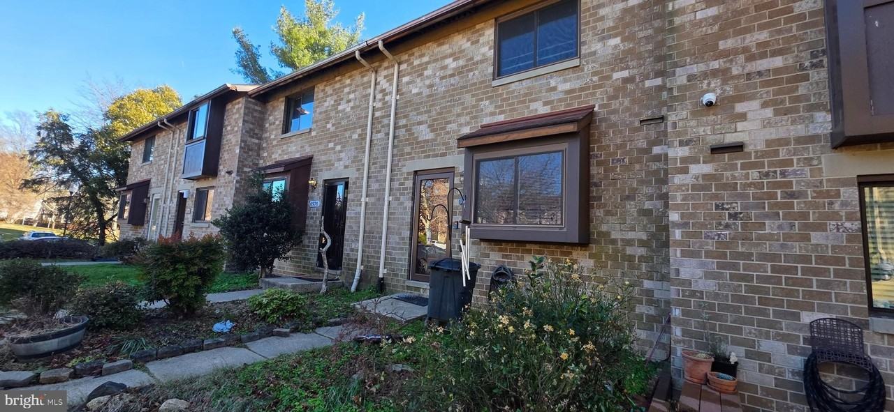 6974 Knighthood Ln - Photo 2 of 30