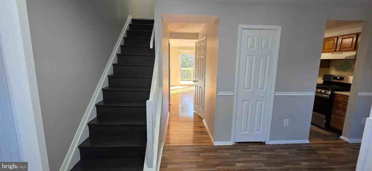 6974 Knighthood Ln - Photo 3 of 30