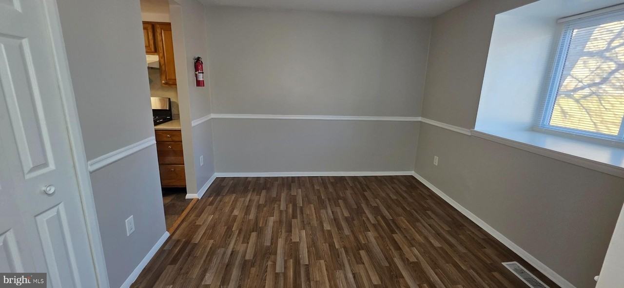 6974 Knighthood Ln - Photo 4 of 30