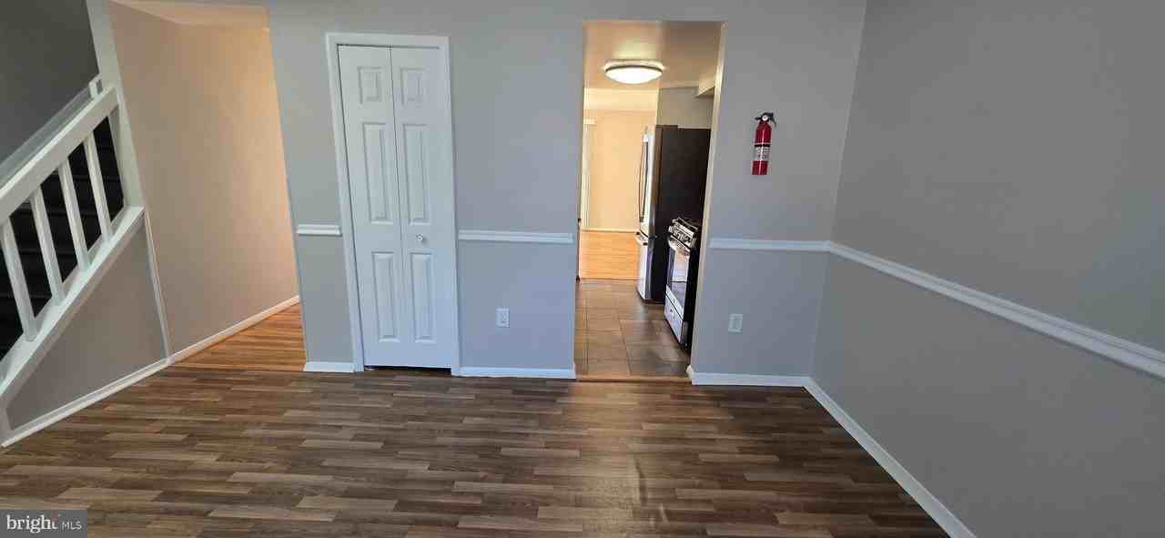 6974 Knighthood Ln - Photo 5 of 30