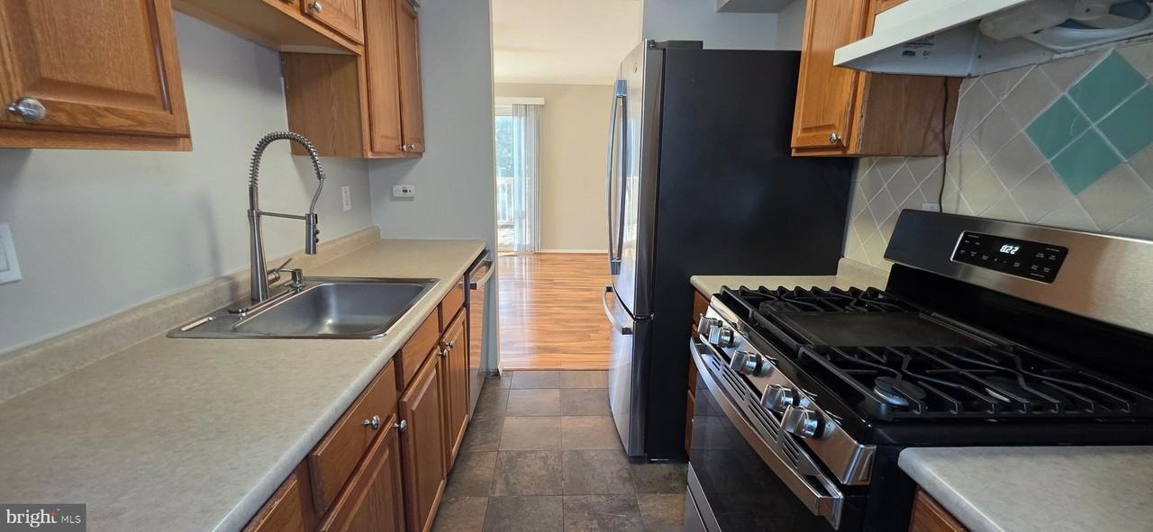 6974 Knighthood Ln - Photo 7 of 30