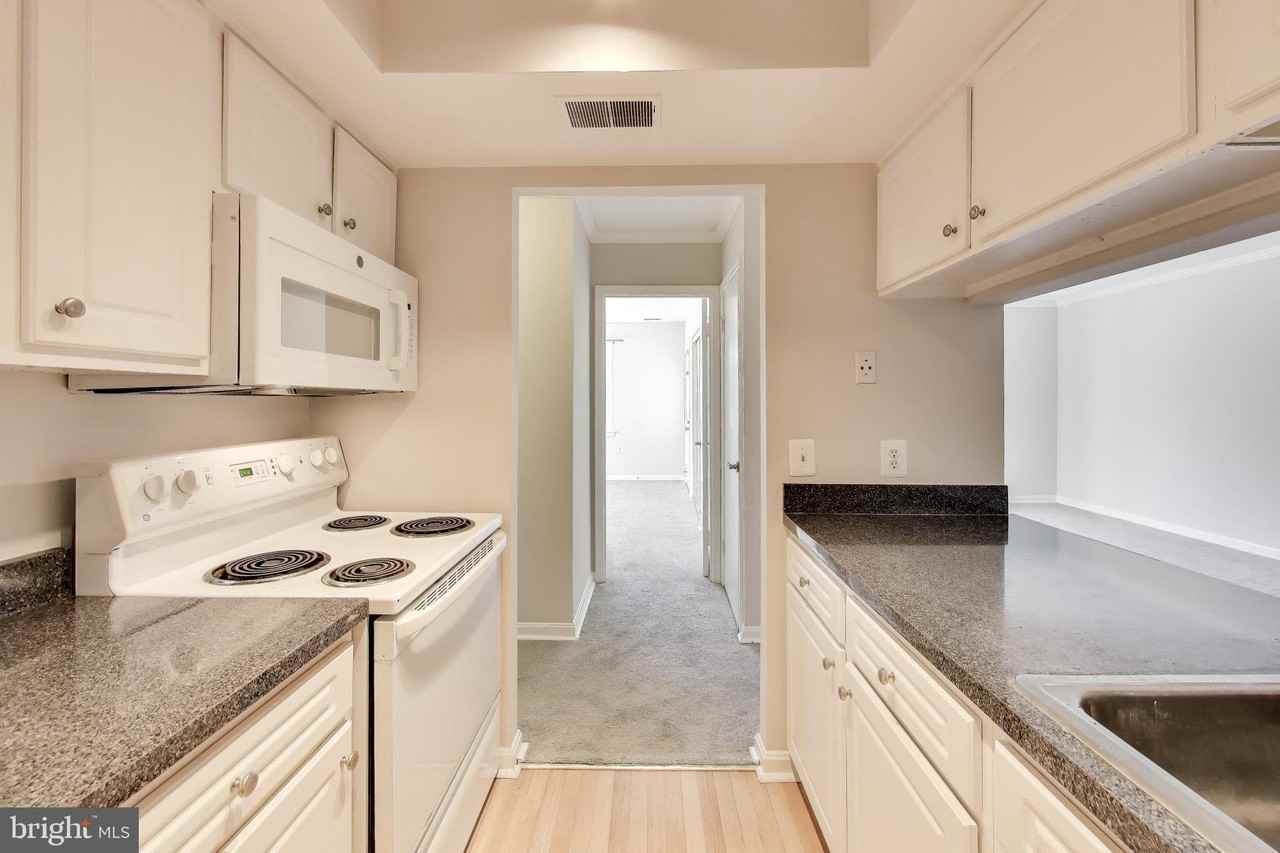 8205 Whispering Oaks Way Apt 304 #304 - Photo 3 of 38