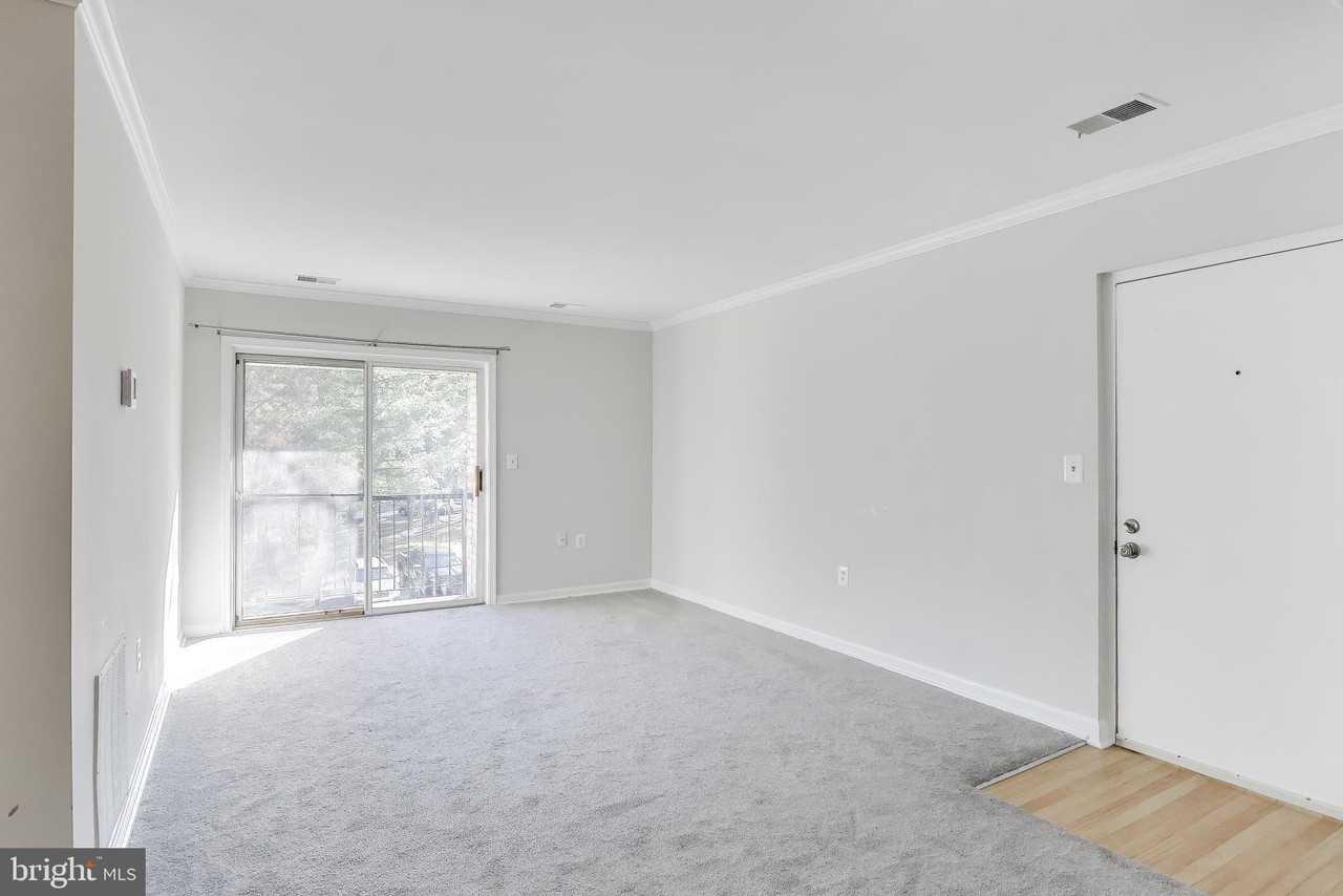 8205 Whispering Oaks Way Apt 304 #304 - Photo 6 of 38