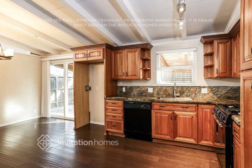 1467 Michigan St - Photo 5 of 16