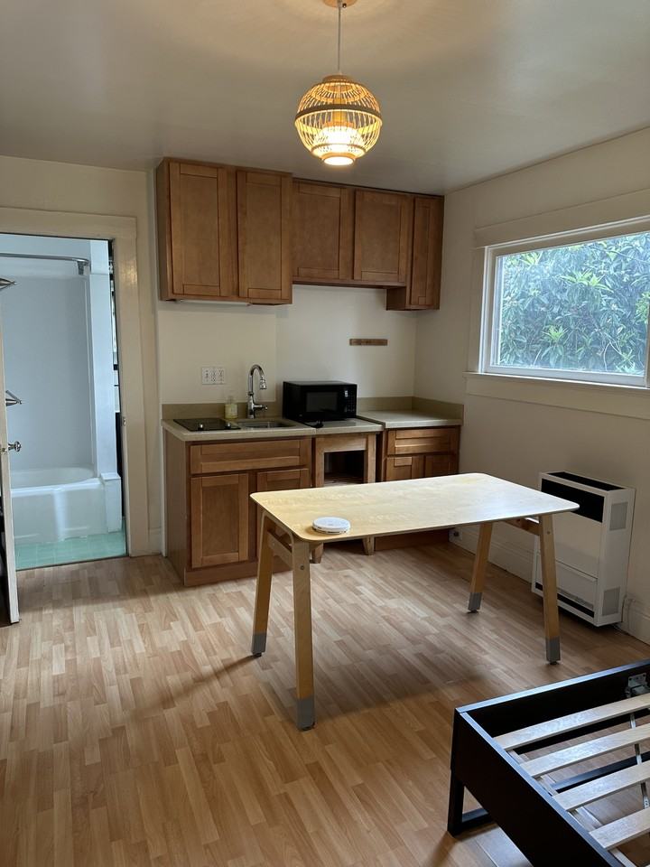 1829 Berkeley WayUnit B #1829B - Photo 2 of 10