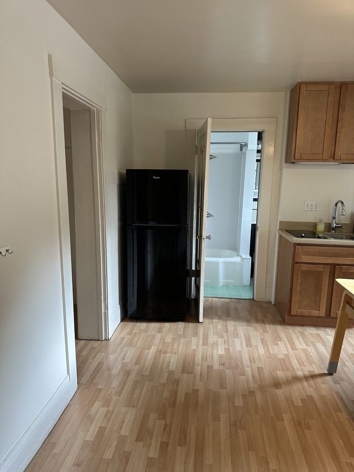 1829 Berkeley WayUnit B #1829B - Photo 3 of 10