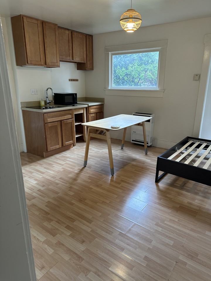 1829 Berkeley WayUnit B #1829B - Photo 4 of 10