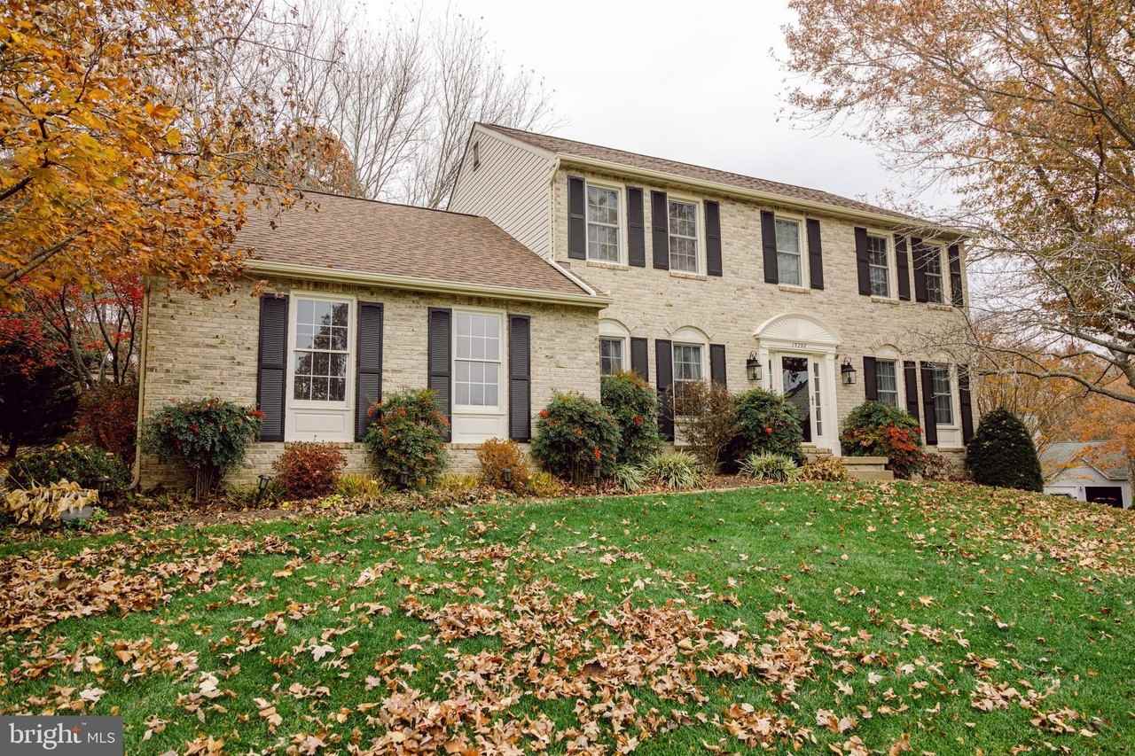 15292 Surrey House Way - Photo 2 of 42