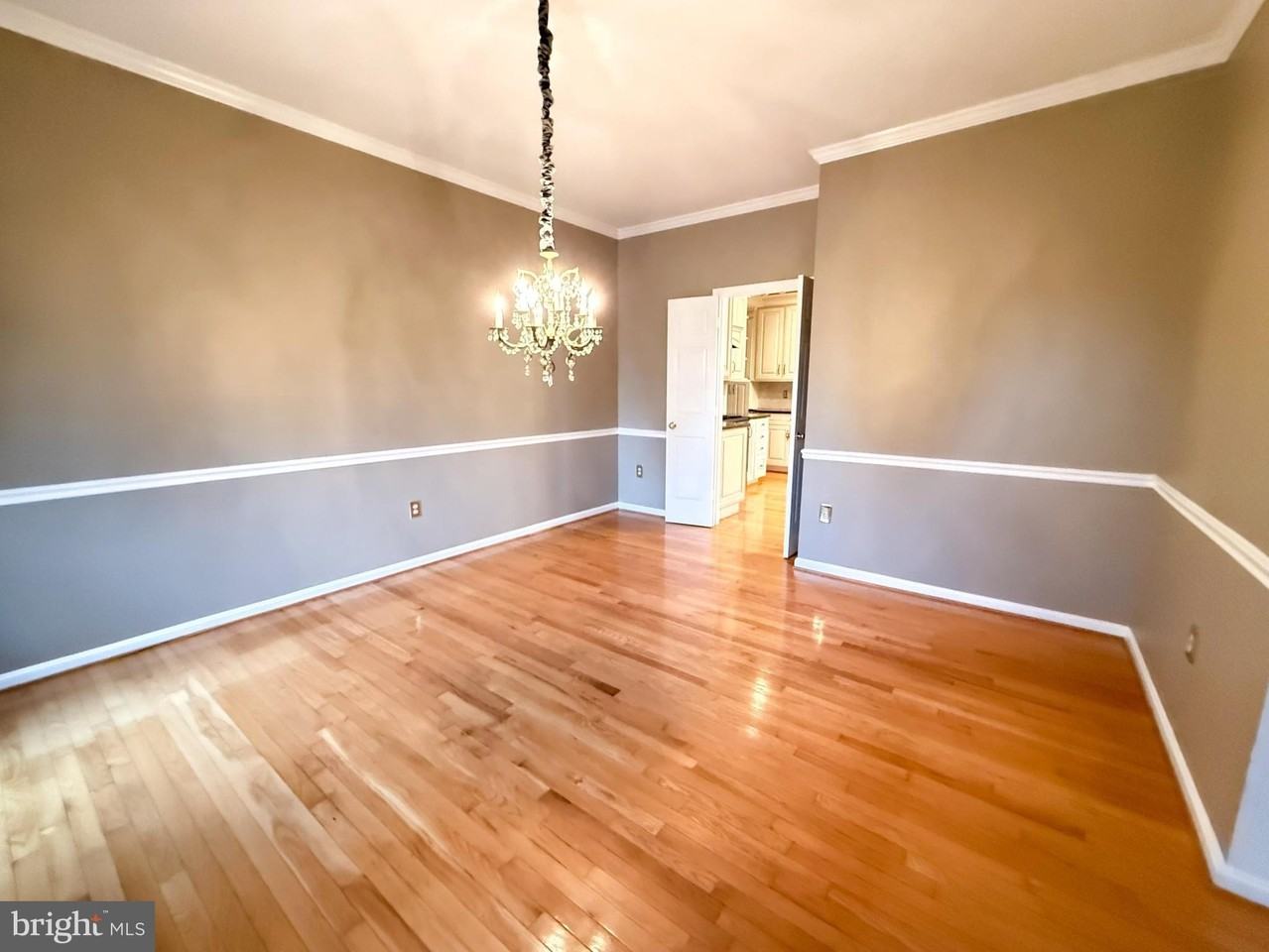 15292 Surrey House Way - Photo 5 of 42