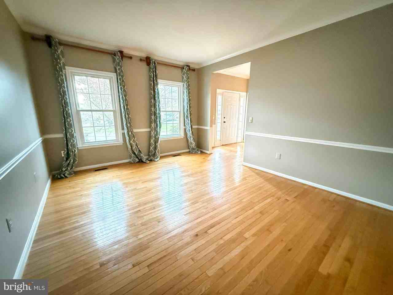 15292 Surrey House Way - Photo 6 of 42