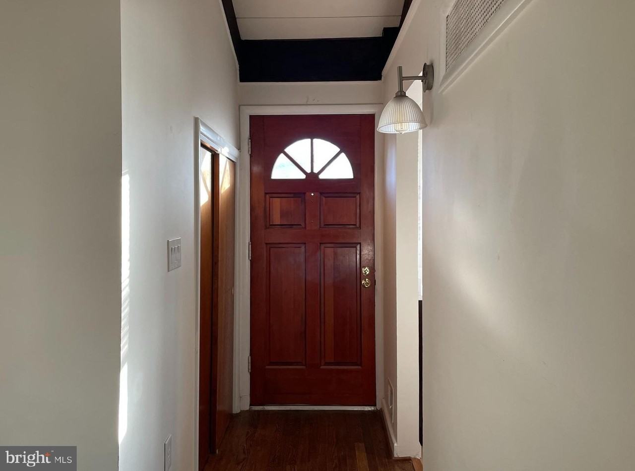 6704 Old Chesterbrook Rd - Photo 3 of 14