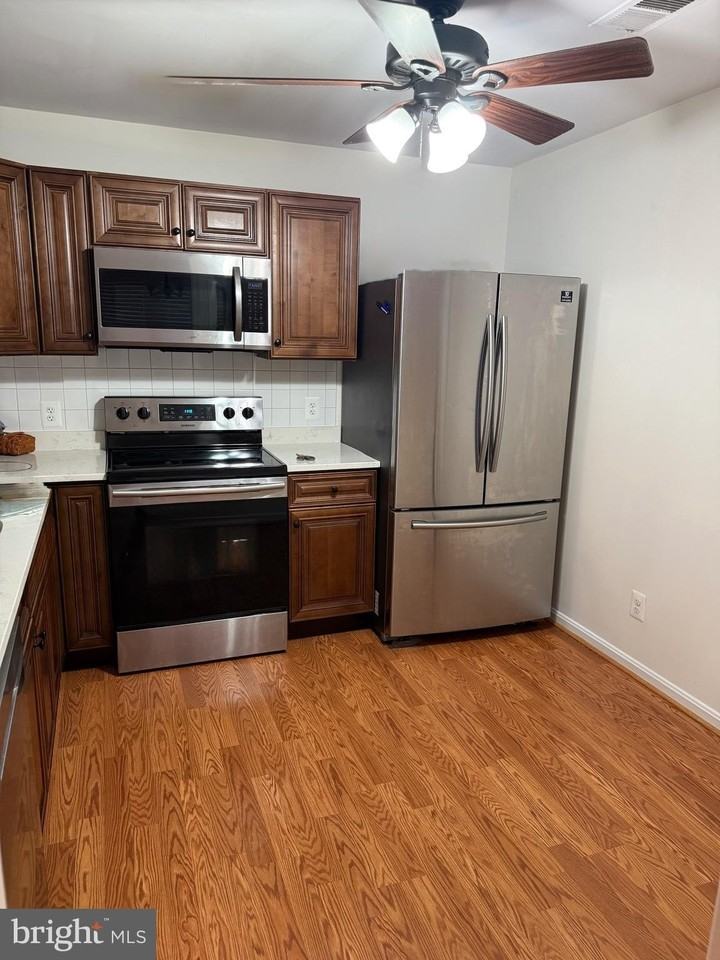 8216 Catbird Cir Unit 201 #201 - Photo 5 of 7