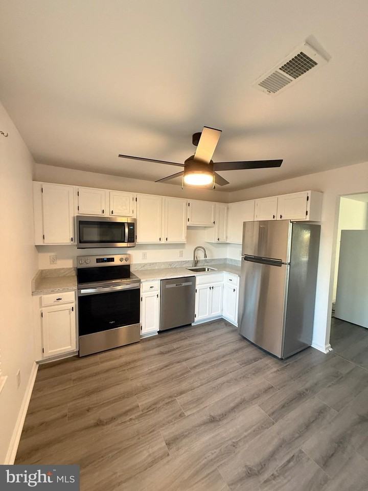 16342 Taconic Cir - Photo 3 of 7