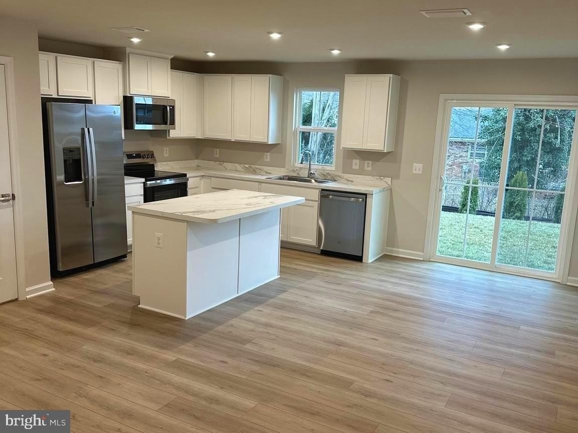 645 Laurelwood Cir - Photo 3 of 39