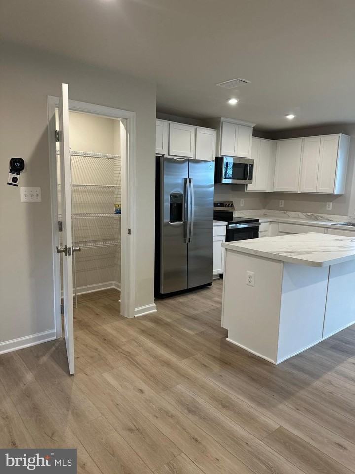 645 Laurelwood Cir - Photo 4 of 39