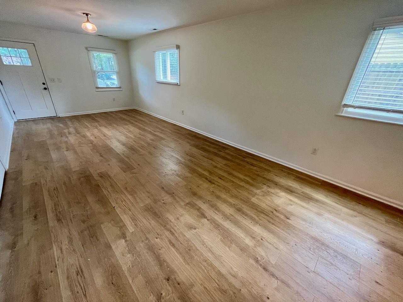 2720 Sanderford Rd - Photo 4 of 18