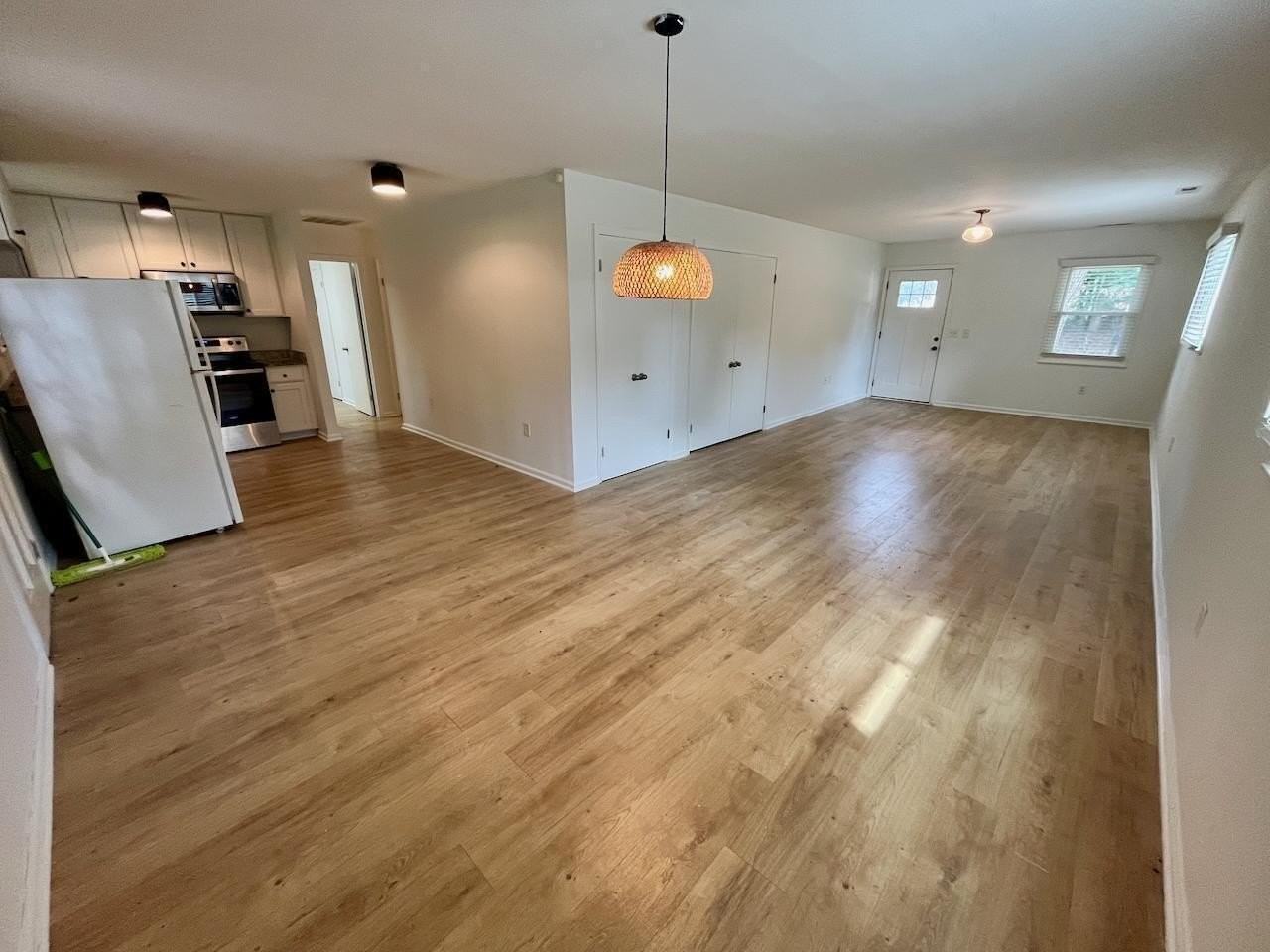 2720 Sanderford Rd - Photo 5 of 18