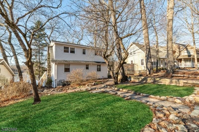 103 Upper Lakeview Ave - Photo 2 of 25