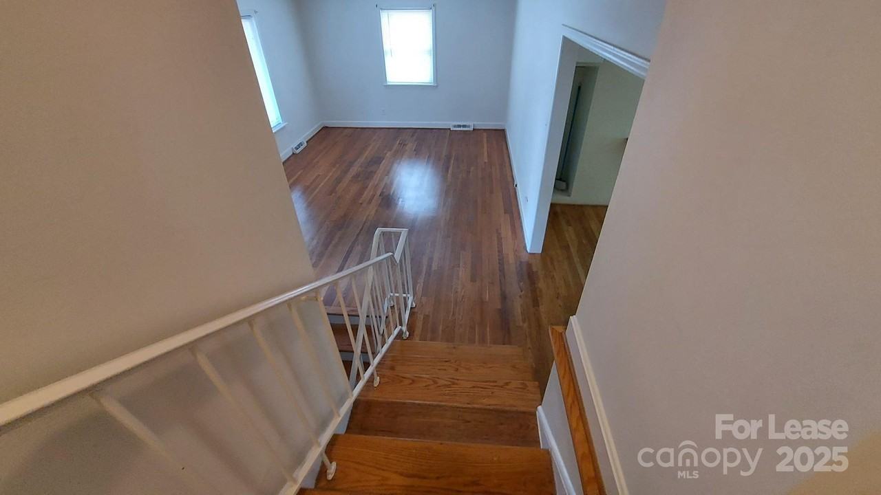 3813 Selwyn Ave - Photo 3 of 24
