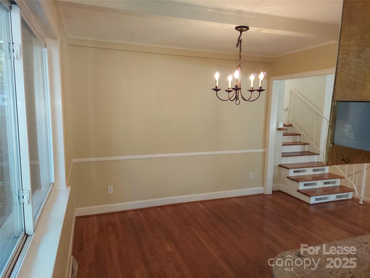 3813 Selwyn Ave - Photo 4 of 24