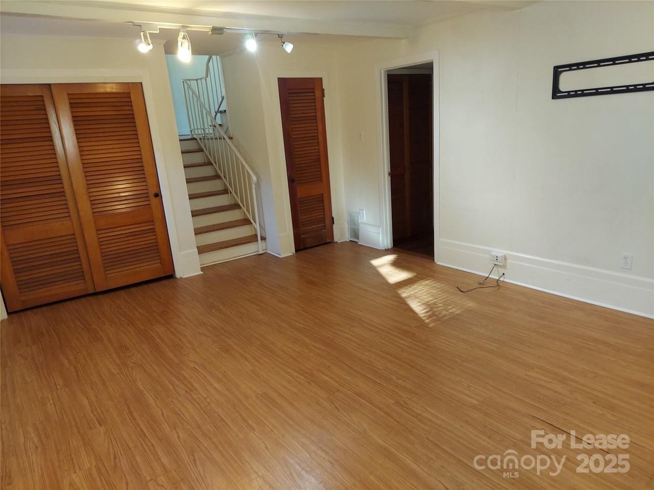 3813 Selwyn Ave - Photo 7 of 24