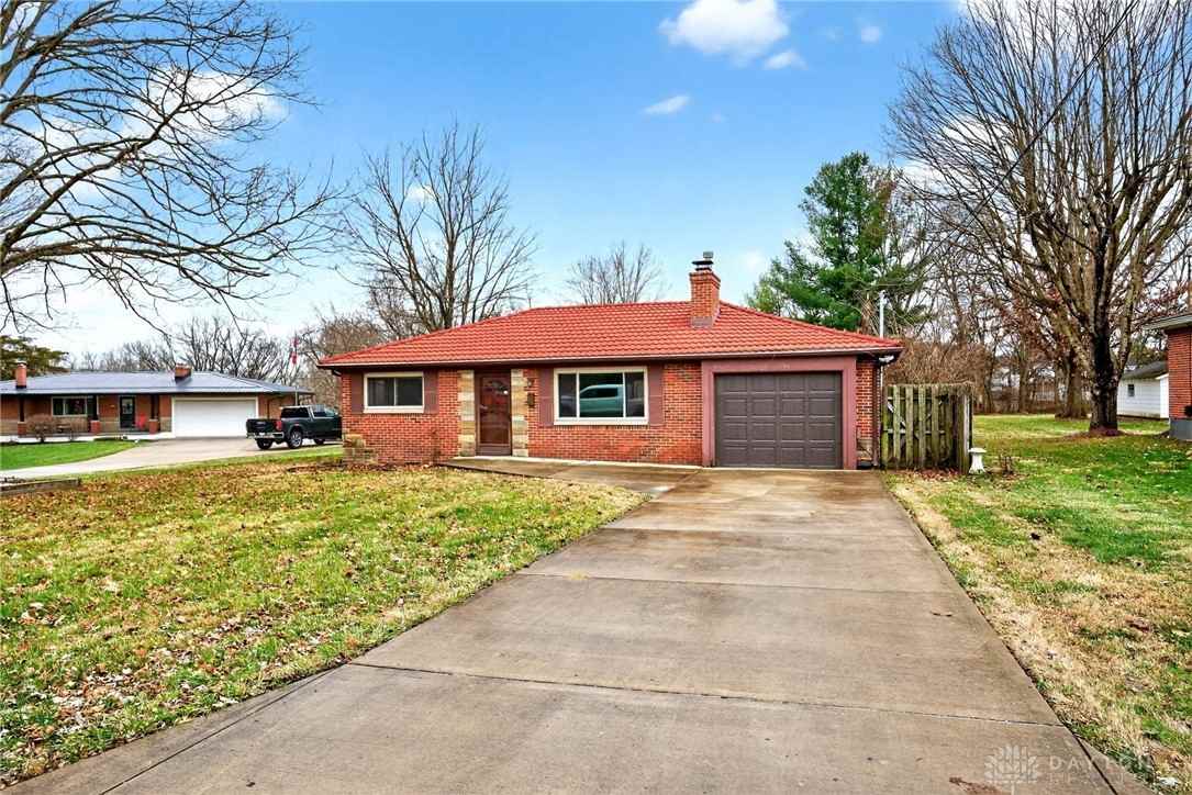 275 Parker Dr - Photo 2 of 21