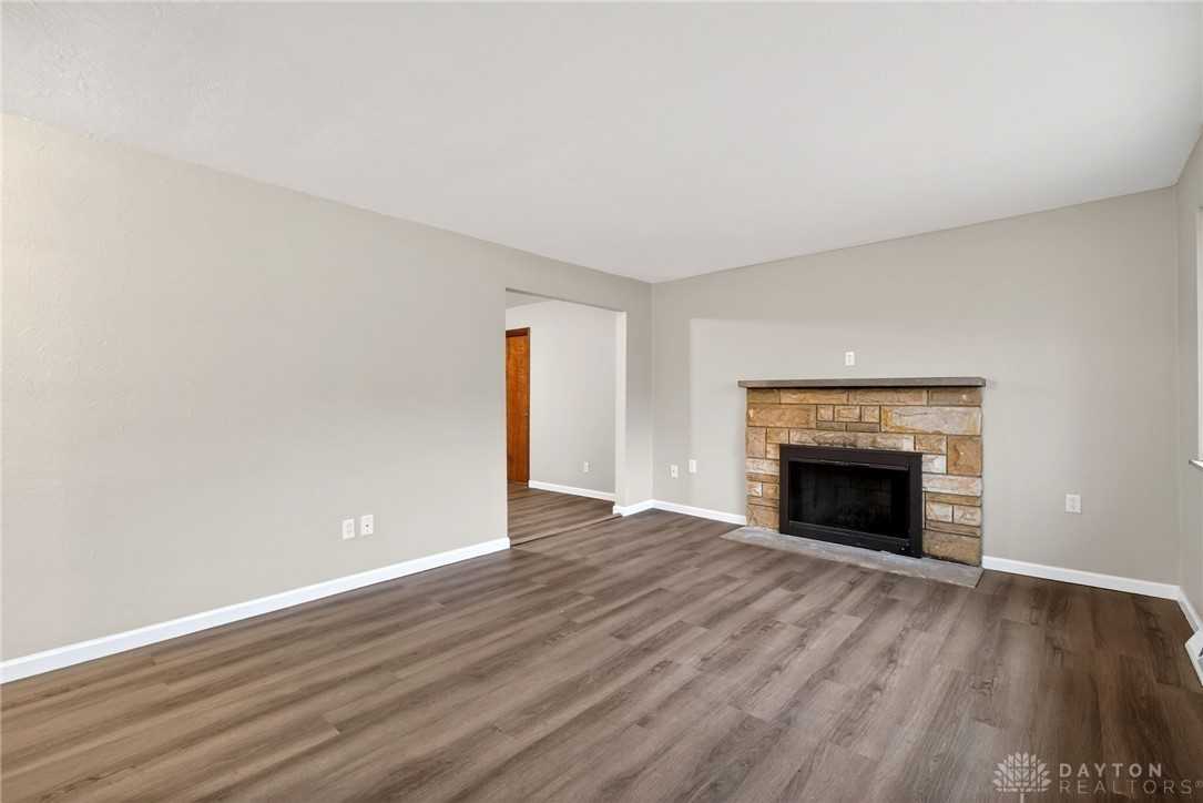 275 Parker Dr - Photo 4 of 21