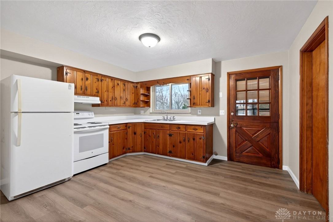 275 Parker Dr - Photo 7 of 21