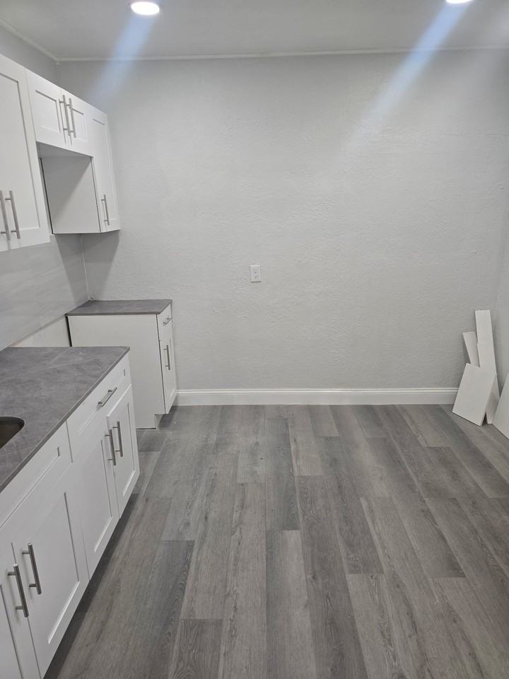 2320 Northwest 65th Street - Photo 5 of 9