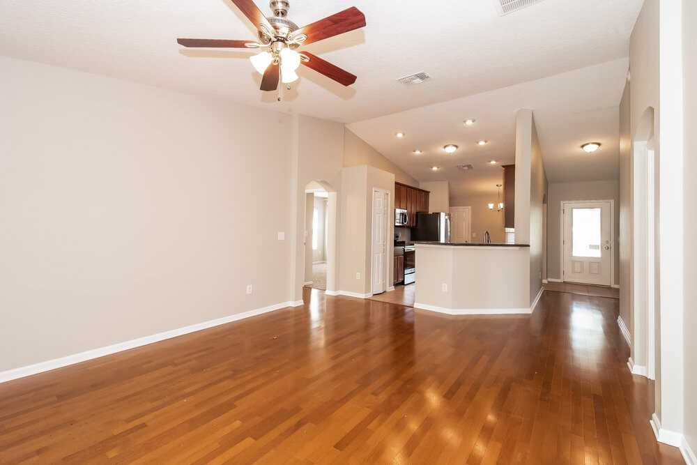 16247 Magnolia Grove Way - Photo 3 of 19