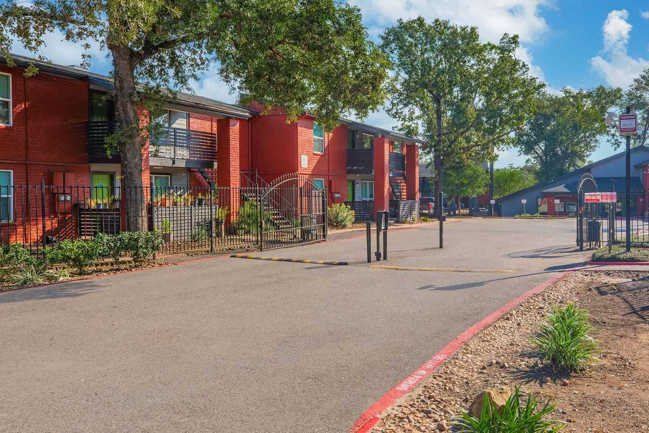 Bend at Oak Forest Apartments - Photo 4 of 77