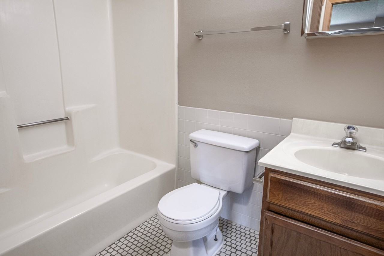 Hidden Valley Apartments - Photo 6 of 6