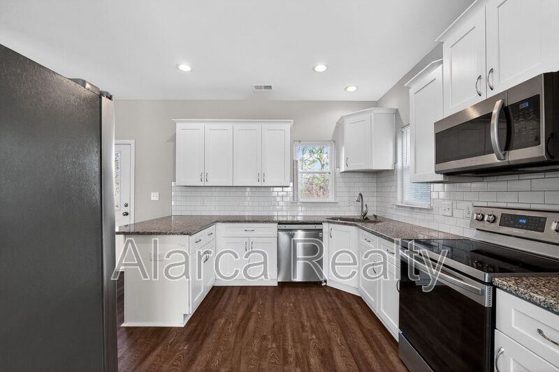 425 Centerfield Dr - Photo 2 of 19