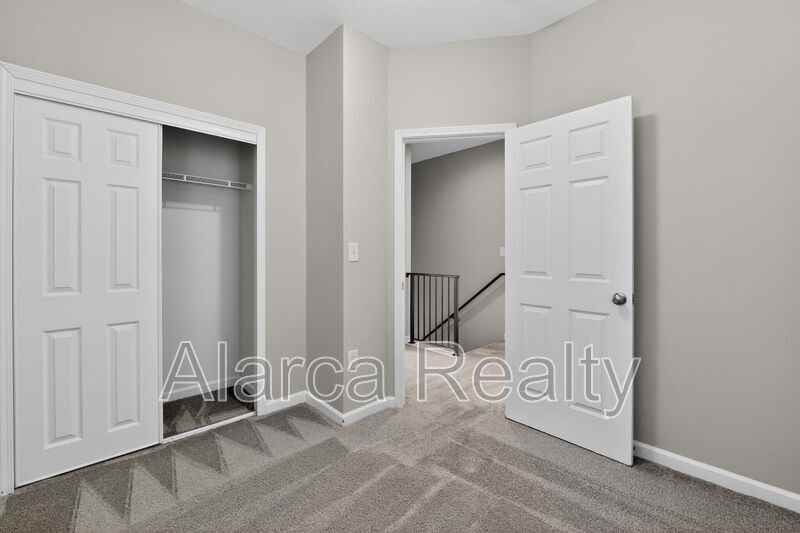 425 Centerfield Dr - Photo 4 of 19