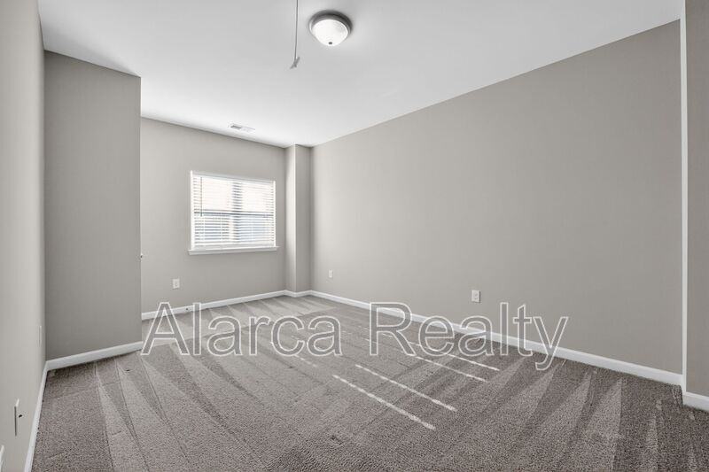 425 Centerfield Dr - Photo 7 of 19