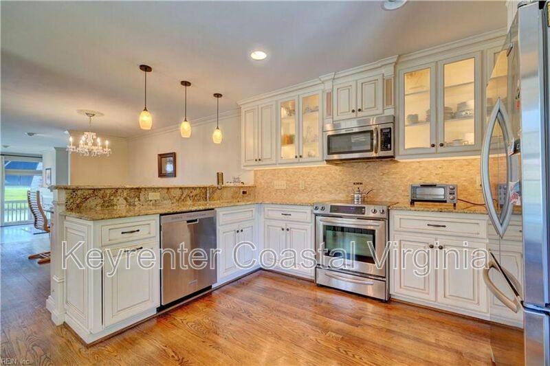 108 Commerce St - Photo 5 of 17