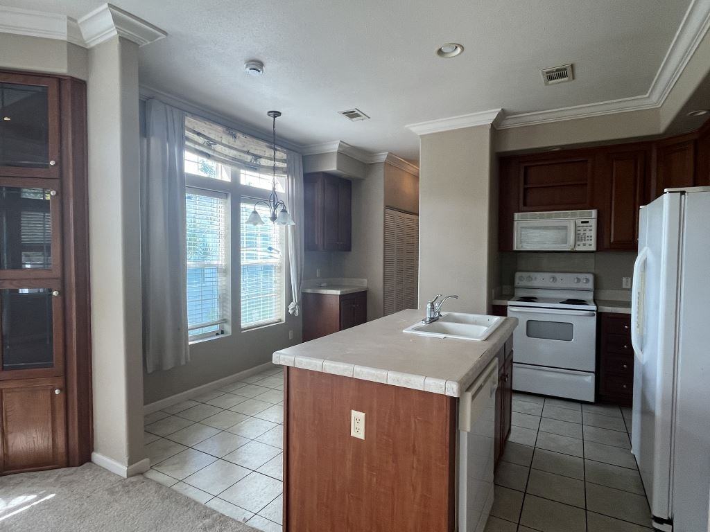 47 Freedom Dr - Photo 5 of 31