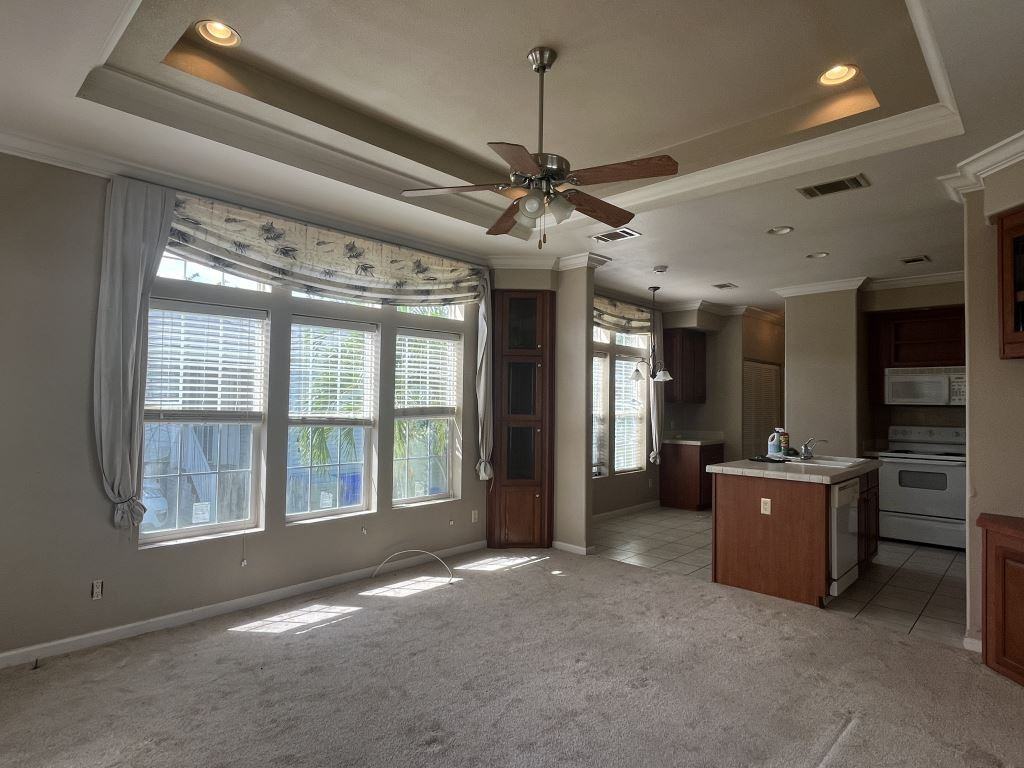 47 Freedom Dr - Photo 6 of 31