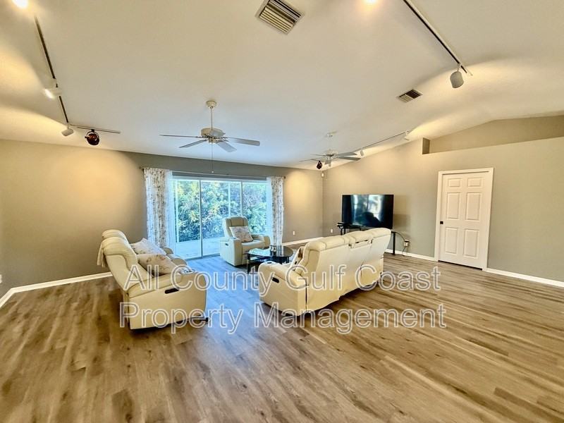 105 49th Ct E - Photo 2 of 14