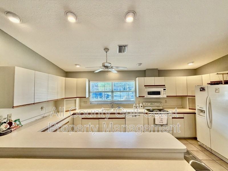 105 49th Ct E - Photo 4 of 14