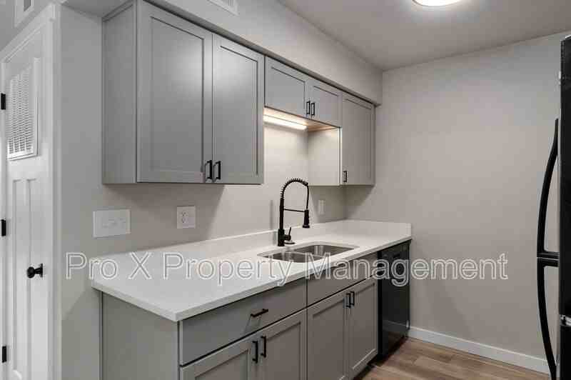 2213 E Macs Ct #3 - Photo 6 of 14