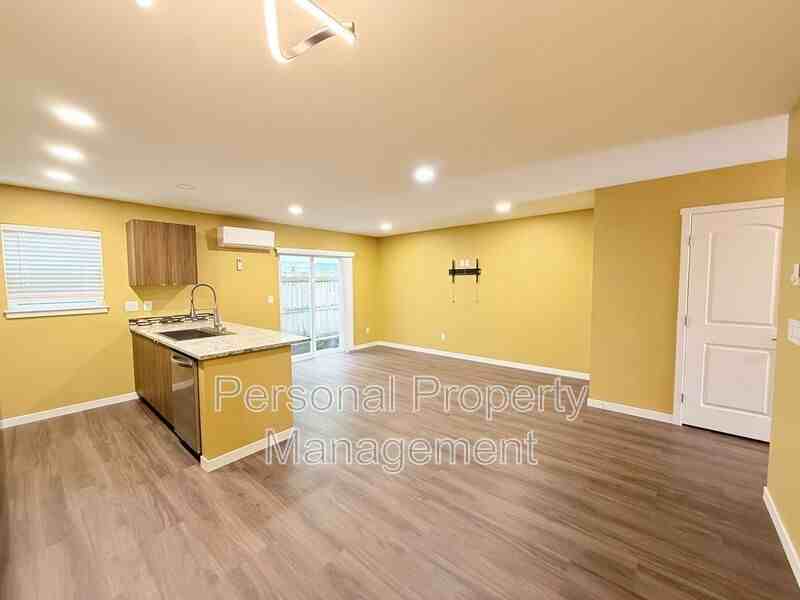 5711 Ne 74th Ct #B - Photo 5 of 24