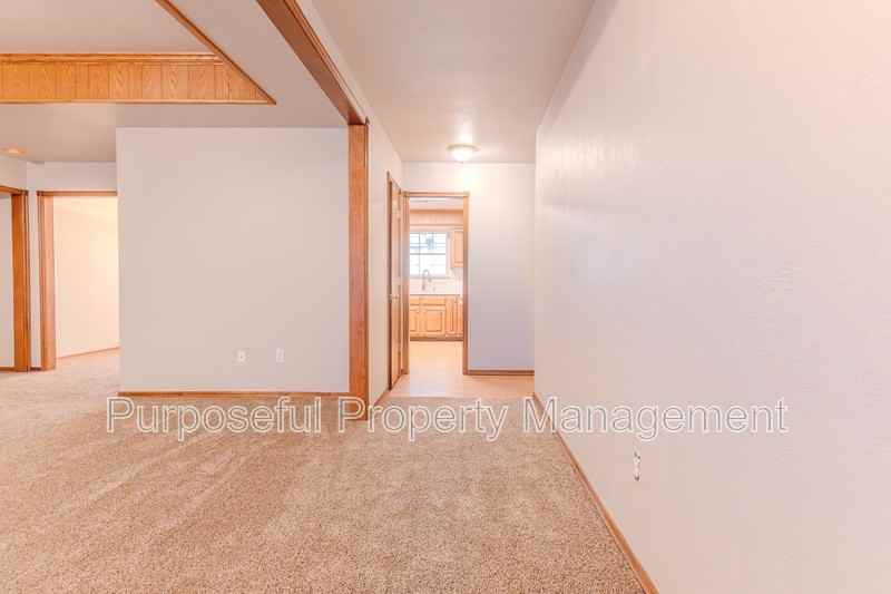 607 Bob White Dr - Photo 4 of 30