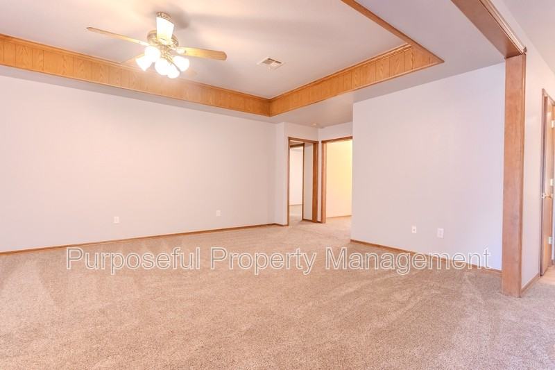 607 Bob White Dr - Photo 6 of 30