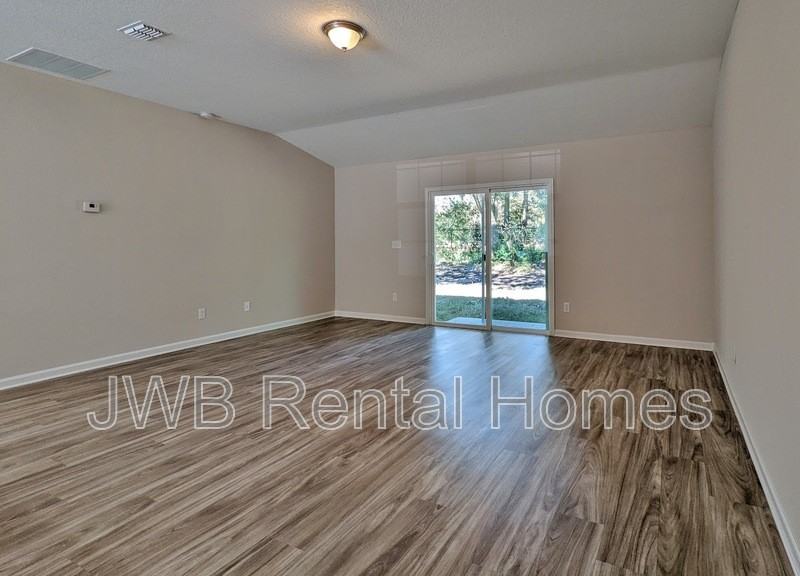 7621 Arble Dr - Photo 4 of 8