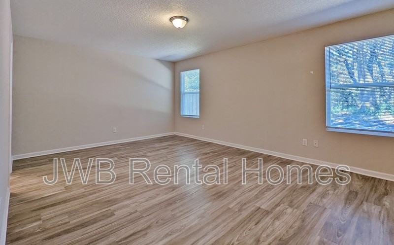 7621 Arble Dr - Photo 6 of 8