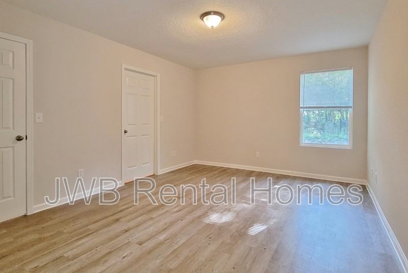 605 James St - Photo 6 of 8